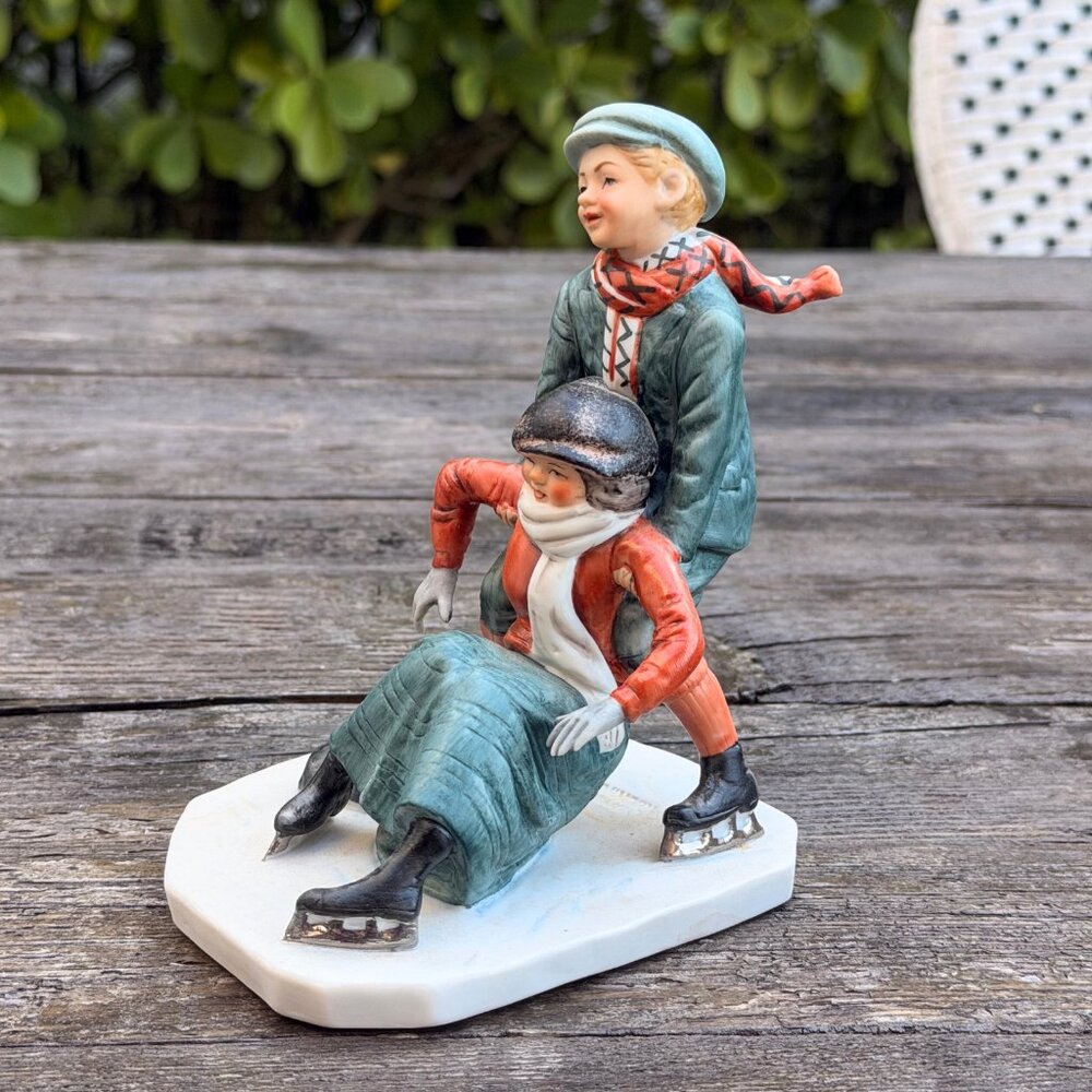 Vintage 1974 Norman Rockwell Skating Couple Ceramic Figurine Boy Girl Japan BOX